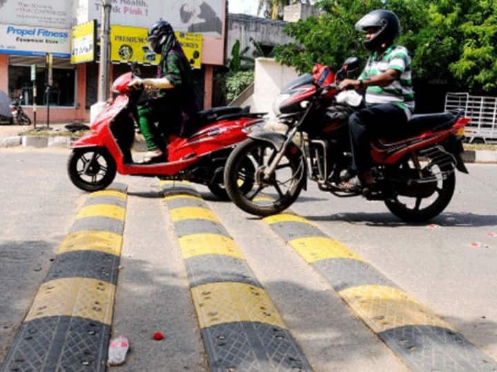 Know the reason why speed breaker is there on roads rumble sticker use on road rumble strips on road Rumble Sticker: जान बचाने का काम करती हैं सड़क पर मौजूद ये काली पीली पट्टियां, समझ लीजिये कैसे?