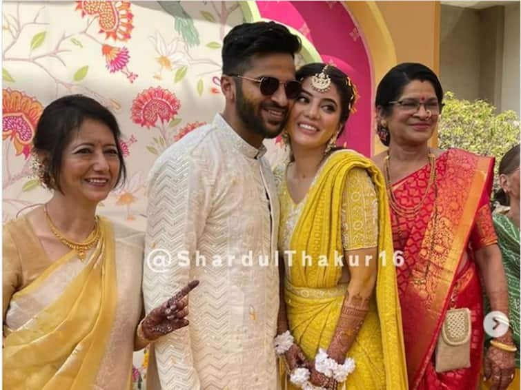 Shardul Thakur Wedding Shreyas Iyer friends seen dancing singing Kesariya song video going viral Viral Video: హల్దీ వేడుకలో పెళ్లి పిల్లతో డాన్స్‌ చేసిన శార్దూల్‌ ఠాకూర్‌! వీడియో వైరల్‌!