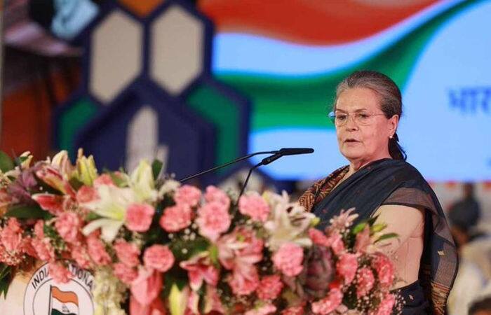 At Congress plenary, Sonia Gandhi says her innings could conclude with Bharat Jodo Yatra રાજકારણમાંથી નિવૃત્તિના અહેવાલો વચ્ચે Sonia Gandhiનું નિવેદન 'ન તો હું ક્યારેય નિવૃત્ત થઇ છું કે ના ક્યારેય થઈશ'