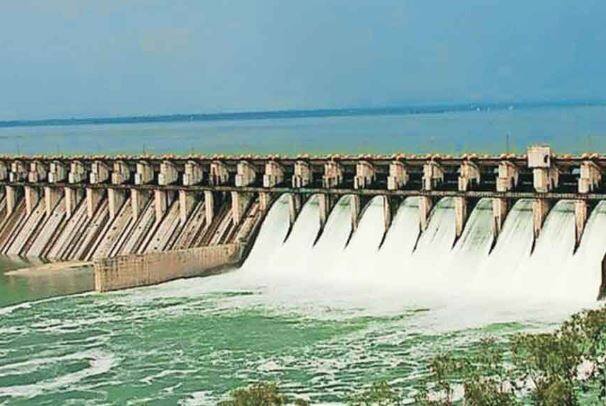 गाळ निष्कासन समितीचे अध्यक्षपद रिक्त असल्यानं उजनी धरणातील (ujani dam) गाळ काढण्याचे काम रखडले आहे