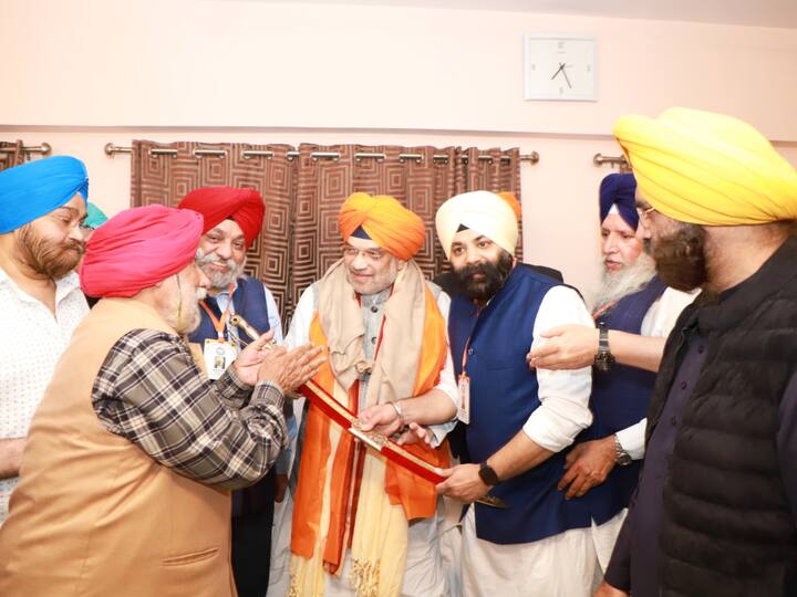 After visiting the gurudwara, he went to the state guest house to chair a meeting of senior Bihar BJP leaders. (Source: @AmitShah)