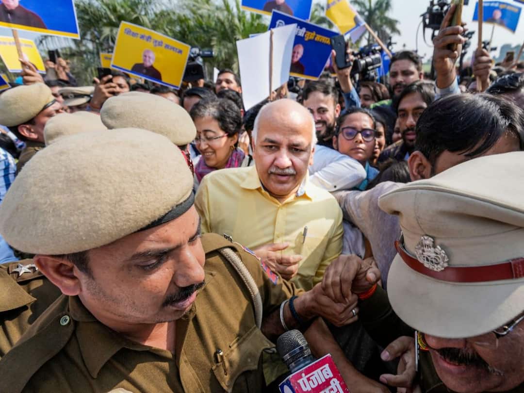 Manish Sisodia arrested by CBI in Delhi liquor policy case Manish Sisodia Arrested: मनीष सिसोदिया यांना अटक, जवळपास 8 तासांच्या चौकशीनंतर सीबीआयची कारवाई