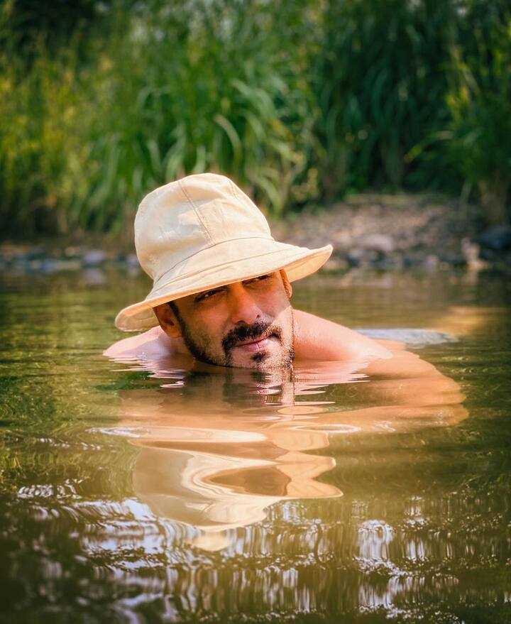 पनवेल फार्म हाऊसमध्ये सर्व सुविधा आहेत. ज्यामध्ये जिम, स्विमिंग पूल आणि फॉर्मिंगची सर्व व्यवस्था आहे.