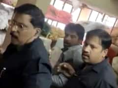 पुणे उपचुनाव: कांग्रेस ने बीजेपी पर लगाया पैसे बांटने का आरोप, दोनों पक्षों में हाथापाई, वीडियो वायरल