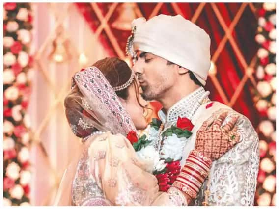 Ribbhu-Kirtida Wedding: रिभु मेहरा गर्लफ्रेंड कीर्तिदा से बंधे शादी के बंधन में;  चित्र देखो