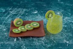 ये 6 हेयर फ्रेंडली जूस पीने से झड़ते बाल पर लग सकता है ब्रेक