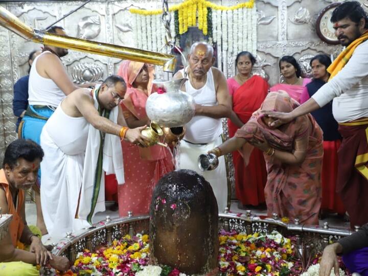 MP Budget Session 2023: पहले भगवान महाकाल के दरबार में लगती है हाजिरी, फिर शुरू होता है विधानसभा सत्र MP Assembly Session speaker Girish Gautam in Mahakal mandir prayed to god ujjain ANN MP Budget Session 2023: पहले भगवान महाकाल के दरबार में लगती है हाजिरी, फिर शुरू होता है विधानसभा सत्र