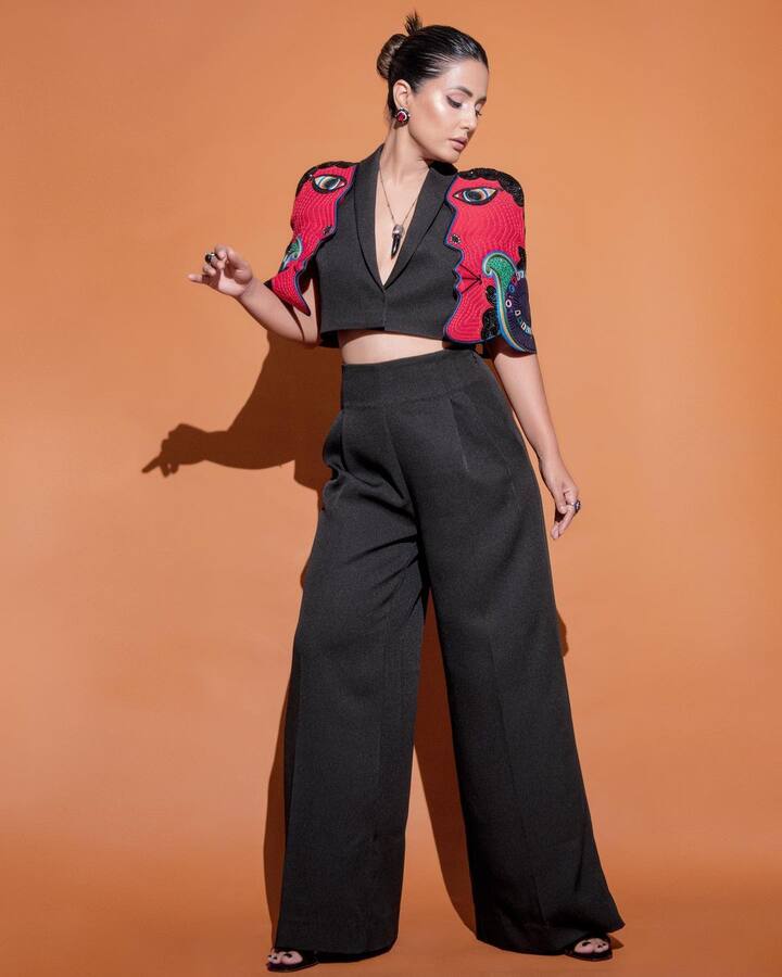 रविवार को हिना खान ने अपने ऑफिशियल इंस्टाग्राम हैंडल पर लेटेस्ट तस्वीरों को शेयर किया है.