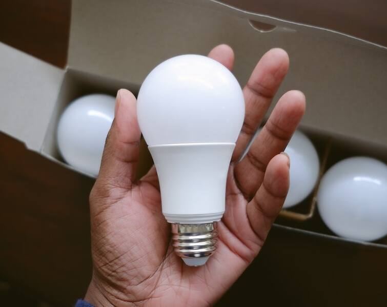 LED Bulb : LED Bulb Electricity Consume Power and its Impact on Monthly Electricity Bill LED Bulb : એક LED બલ્બ જો આખો દિવસ ચાલુ રહે તો કેટલુ બિલ આવે? જાણો આંકડા