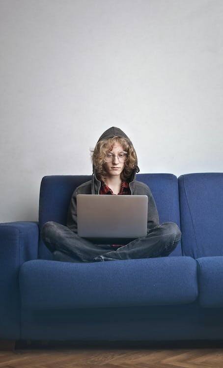 বেড়েছে ওয়ার্ক ফ্রম হোমের চাহিদা। বাড়িতে থেকেই চলছে অফিসের যাবতীয় কাজ। ফলে আরও বেশিক্ষণ সময় কাটাতে হচ্ছে ল্যাপটপ কিংবা কম্পিউটারের সামনে।