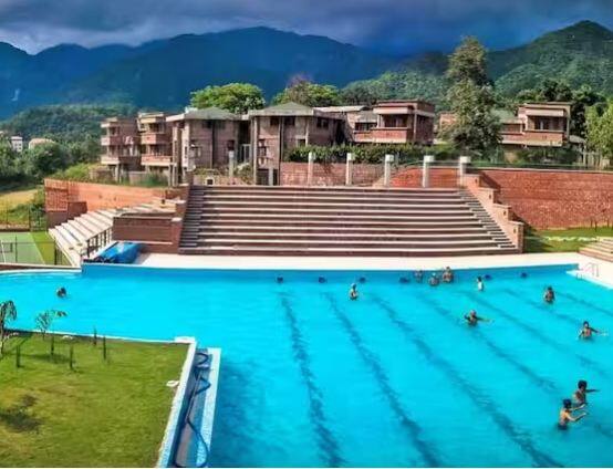 ਕੈਸਿਗਾ ਸਕੂਲ ਦੇਹਰਾਦੂਨ, ਉੱਤਰਾਖੰਡ ਵਿੱਚ ਸਥਿਤ ਹੈ, ਜਿਸ ਨੂੰ ਦੇਸ਼ ਦੀ ਦੇਵਭੂਮੀ ਕਿਹਾ ਜਾਂਦਾ ਹੈ। ਸੁੰਦਰ ਹਰਿਆਲੀ ਦੀ ਚਾਦਰ ਵਿਚ ਲਿਪਟੇ ਕੇ ਇਸ ਸਕੂਲ ਵਿਚ ਦੁਨੀਆ ਭਰ ਤੋਂ ਬੱਚੇ ਪੜ੍ਹਨ ਲਈ ਆਉਂਦੇ ਹਨ। ਇੱਥੋਂ ਦਾ ਸਟੇਡੀਅਮ ਕਿਸੇ ਕ੍ਰਿਕਟ ਮੈਦਾਨ ਤੋਂ ਘੱਟ ਨਹੀਂ ਹੈ। ਇੱਥੇ ਬੱਚਿਆਂ ਨੂੰ ਹਰ ਹਾਈ ਕਲਾਸ ਅਤੇ ਹਾਈ-ਟੈਕ ਸਹੂਲਤ ਦਿੱਤੀ ਜਾਂਦੀ ਹੈ।