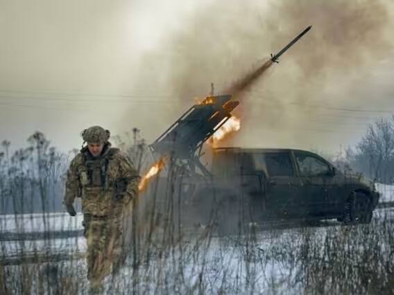 રાષ્ટ્રપતિ પુતિને યુદ્ધમાં રશિયાની સેનાના લગભગ અઢી લાખ સૈનિકો યૂક્રેનમાં હુમલો કરવા માટે મોકલી દીધા છે.