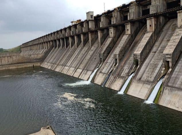 उजनीतून गाळ काढण्यासाठी आंतरराष्ट्रीय कंपन्या येणार असल्यानं या समितीला निविदेचा मसुदा आणि अटी शर्ती ठरवण्याचे काम देण्यात आले होते.