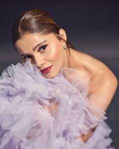 Rubina Dilaik Photos: हद से ज्यादा लंबी और भारी ड्रेस में रुबीना के हुस्न का जलवा, तस्वीरों ने किया लोगों को हैरान