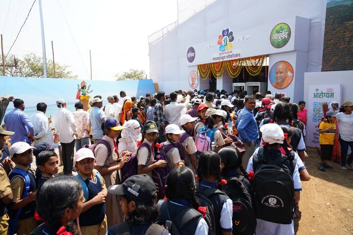 पर्यावरण संरक्षणाचा संदेश देण्यात आला.