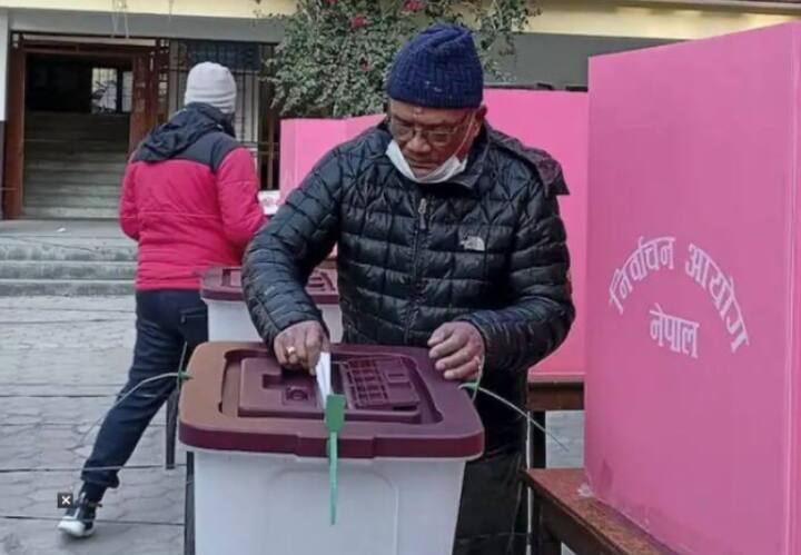 Nepal Presidential Election Prachanda backs Opposition candidate Oli opposes know who are candidates top developments Nepal Presidential Election: नेपाल राष्ट्रपति चुनाव में प्रचंड ने विपक्ष के उम्मीदवार का किया समर्थन, अब मुश्किल में ओली, जानें कौन किसपर भारी