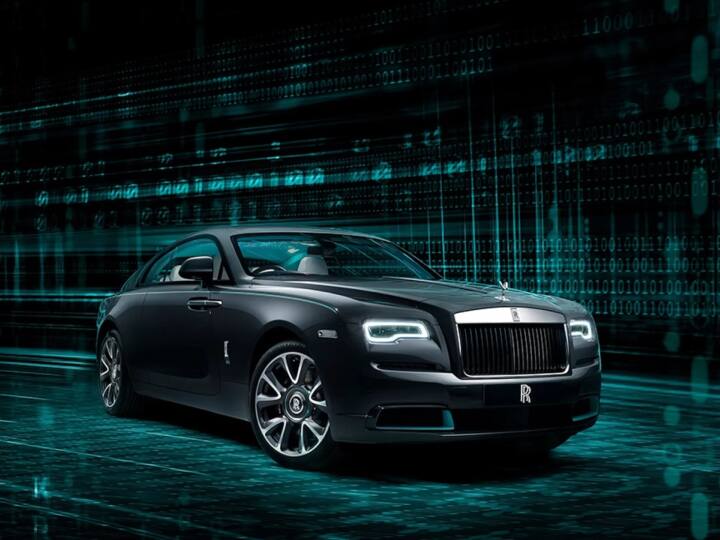 रविंद्र जडेजा के पास मौजूद कारों की लिस्ट में पहला नंबर रॉल्स रॉयस व्रैथ लग्जरी कार का है. जिसकी शुरुआती कीमत 6.22 करोड़ रुपये है. इस लग्ज़री कार में 6.6 L पेट्रोल इंजन मिलता है जो कार को 591 bhp की दमदार पावर और 900 Nm पीक टॉर्क देता है. वहीं ट्रांसमिशन के लिए इस कार में 8-स्पीड ऑटोमेटिक गियरबॉक्स दिया गया है.