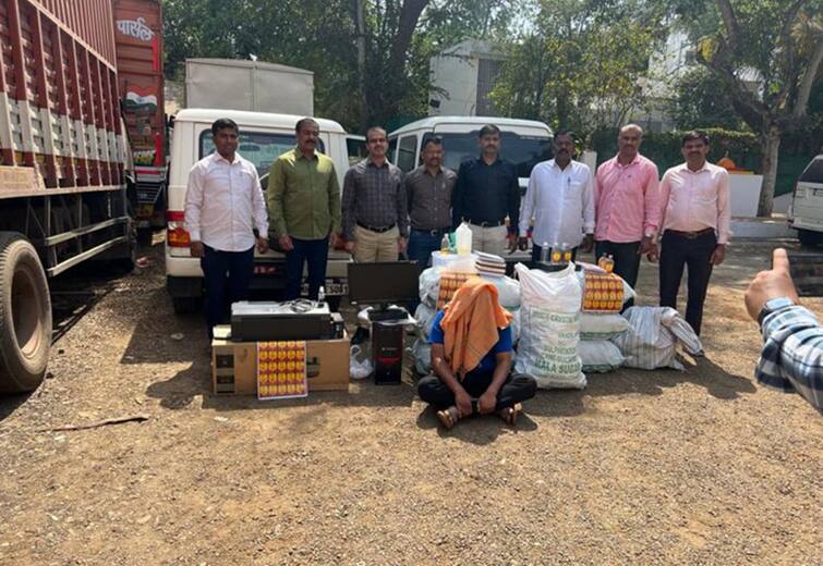 maharashtra nashik news Fake liquor factory destroyed near Sinnar by state excise department Nashik Crime : सीसीटीव्ही लावून देशी दारू बनवायचे, शेवटी भांडाफोड झाला, अशी झाली कारवाई