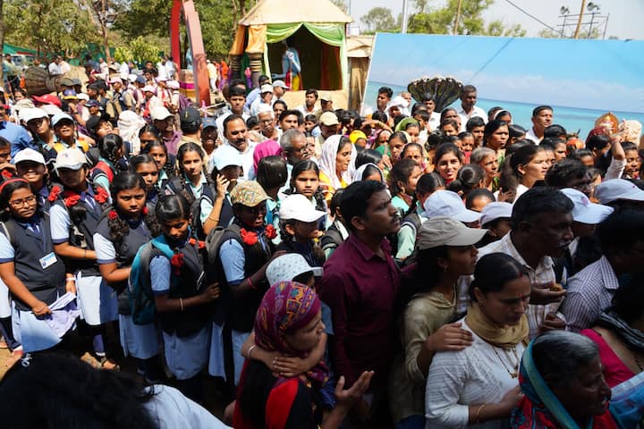 यावेळी व्यासपीठावरून पर्यावरण रक्षणाचा संदेश देण्यात आला.