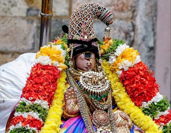 ஸ்ரீரங்கம் ரெங்கநாதர் கோவில் தெப்ப திருவிழா -  வெள்ளி கருட வாகனத்தில் காட்சியளித்த சாமி