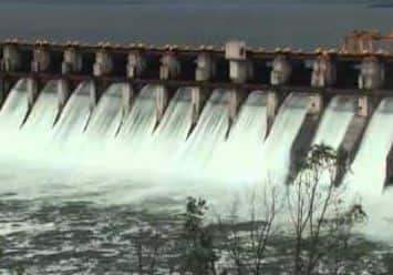 पाण्याचा वापर दुष्काळी भागासाठी करता येणं शक्य होणार आहे. उजनी धरणाच्या निर्मितीपासूनच धरणामध्ये मोठ्या प्रमाणात गाळ साठत असल्यानं क्षमतेएवढा पाणीसाठा धरणात साठवला जात नाही.
