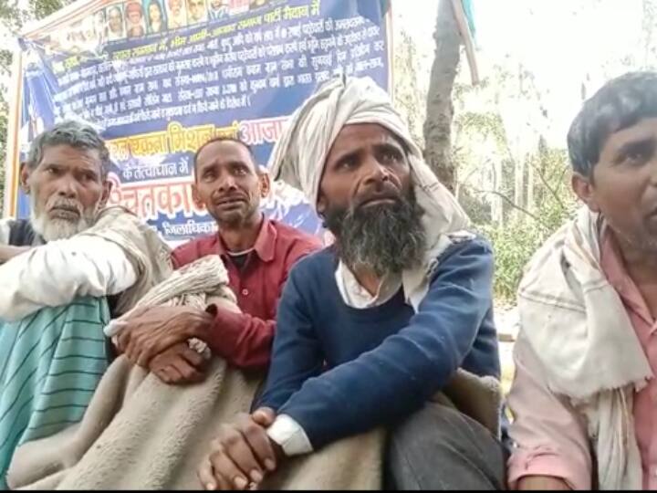 Barabanki Farmers sitting on hunger strike has deteriorated Administration give assuration ANN Barabanki News: बाराबंकी में अन्नदाताओं की जमीन माफियाओं के चंगुल में, भूख हड़ताल पर बैठे किसानों की हालत बिगड़ी