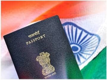 Passport Services: অনলাইনে পাসপোর্ট করতে গিয়ে পড়তে পারেন প্রতারকদের হাতে। জাল ওয়েবসাইটের মাধ্যমেই আপনার গুরুত্বপূর্ণ তথ্য় হাতিয়ে নিতে পারে জালিয়াতরা।