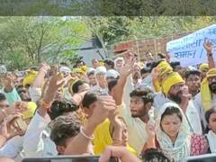 खंडवा में आदिवासी संगठन जयस ने किया विरोध प्रदर्शन, पुलिस को पढ़ाया कानून का पाठ