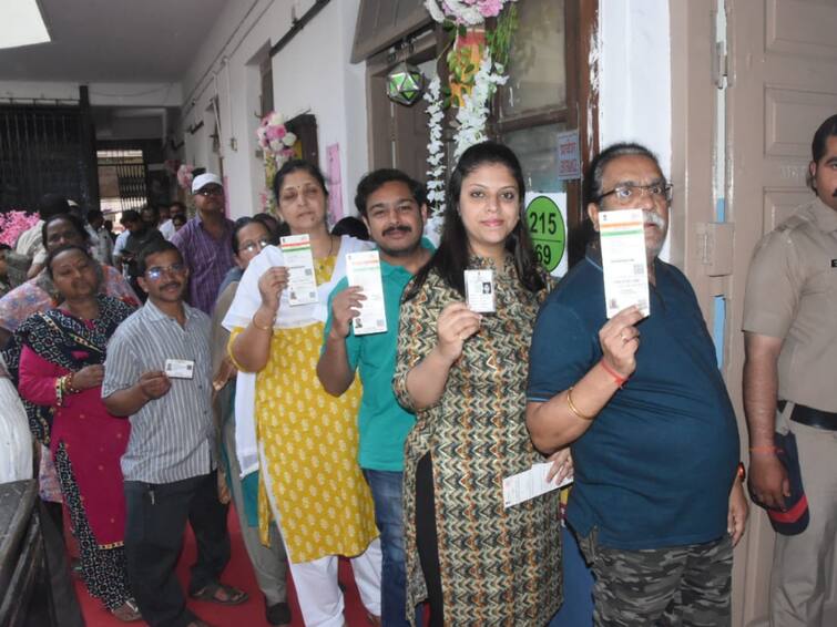 Pune Bypoll election 45.25 percent polling in Kasba and 41.1 percent in Chinchwad till 5 pm Pune Bypoll election : पुणेकरांचा मतदानाला अल्प प्रतिसाद! पाच वाजेपर्यंत कसब्यात 45.25 टक्के तर चिंचवडमध्ये 41.1 टक्के मतदान