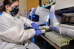 Cholesterol Symptoms: বেশি হাঁটলে পায়ে ব্যথা? কী ইঙ্গিত দিচ্ছে আপনার শরীর?