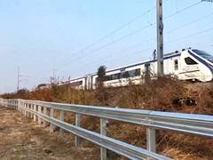 बेंगलुरु में वंदे भारत ट्रेन पर पथराव, दो खिड़कियों के शीशे टूटे, RPF जांच में जुटी