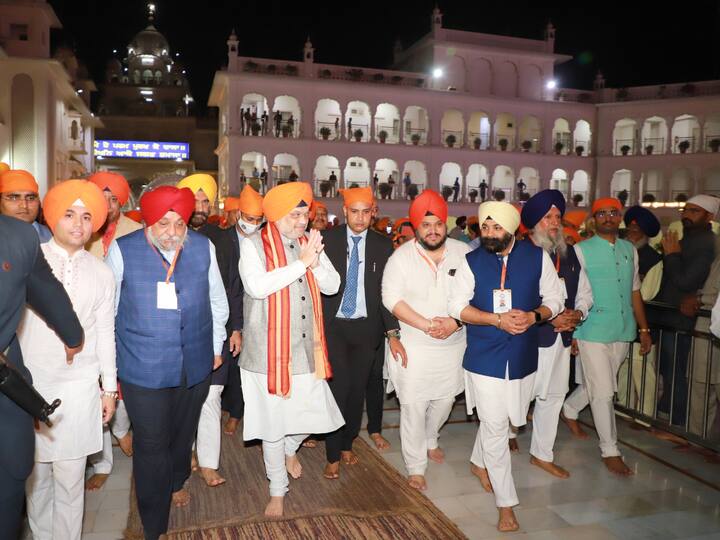 Union Home Minister Amit Shah on Saturday visited Patna Sahib gurdwara amid tight security. (Source: @AmitShah)