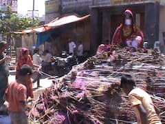 आपसी मतभेद भूलकर एक-दूसरे को गले लगाने का त्यौहार है होली, गोबर की गूलरी से नभाई जाती परंपरा