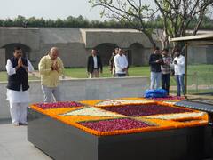 Manish Sisodia Pays Homage To Mahatma Gandhi At Rajghat Ahead Of CBI Questioning — IN PICS