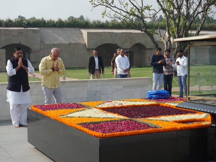 Delhi Deputy CM Manish Sisodia with AAP leader Sanjay Singh pays homage to Mahatma Gandhi at Rajghat ahead of his questioning by CBI in the liquor policy case, in New Delhi, Sunday, Feb. 26, 2023. (Source: PTI)