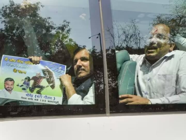 cbi-arrested-manish-sisodia-aap mp sanjay-singh-claims-delhi-police-arrest-of-36-aap-leaders Manish Sisodia Arrested: સિસોદિયા સહિત AAPના 36 નેતાઓની ધરપકડનો દાવો, દિલ્લી પોલીસે આપ્યું નિવેદન