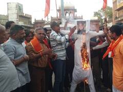 जोधपुर में CM गहलोत की टिप्पणी से आक्रोश, बजरंग दल व विश्व हिंदू परिषद के कार्यकर्ताओं ने फूंका पुतला