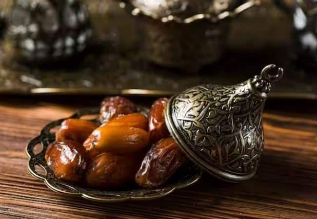 Try homemade date chocolate dish  ડાયાબિટીસના કારણે મિઠાઈથી દૂર રહો છો,  ટ્રાઈ કરો ઘરે બનેલી ખજૂર ચોકલેટ 