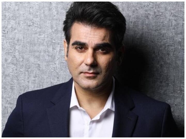 Arbaaz Khan Said Salman Khan and Amitabh Bachchan Hosting is best question on Shah Rukh Khan Hosting Arbaaz Khan ने शाहरुख खान की होस्टिंग स्किल पर खड़े किए सवाल, बोले- 'लोगों ने उन्हें फेक पाया'