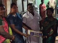 கரூர்: நிறைவேற்றிய திட்டங்கள் குறித்து துண்டு பிரசுரம் - பெண் கவுன்சிலரின் வித்தியாசமான முயற்சி