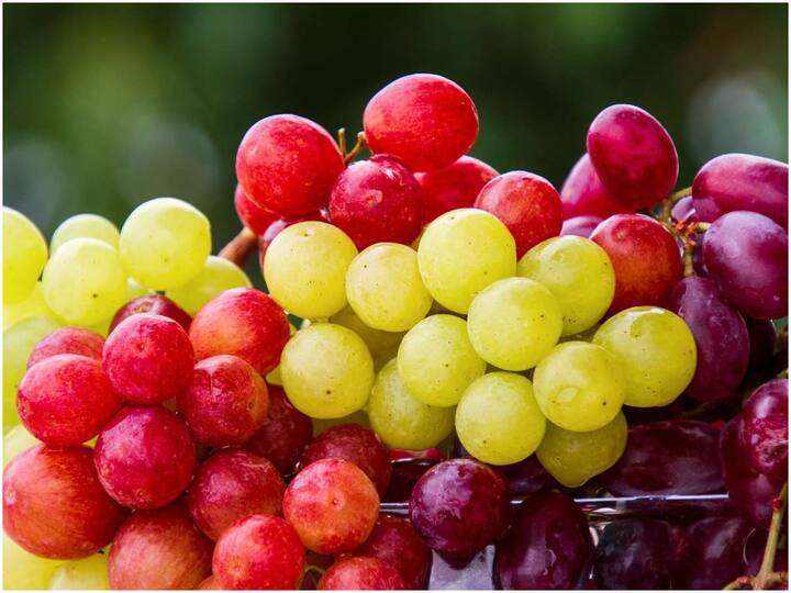 Eating grapes is safe for your skin in the Summer Grapes: మండే ఎండల్లో రోజూ ఈ పండ్లను తింటే మీ చర్మం సేఫ్