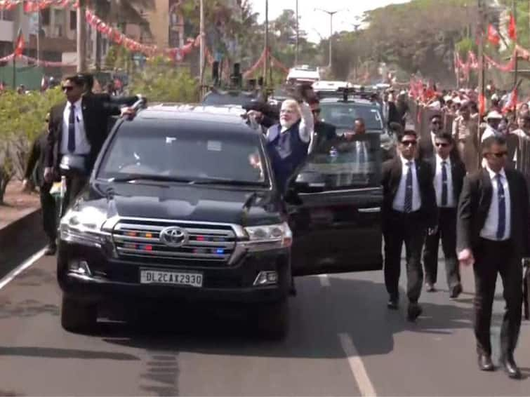 VIDEO: PM Modi Holds Roadshow At Belagavi Ahead Of Releasing 13th Instalment Of PM-KISAN VIDEO: PM Modi Holds Roadshow In Belagavi Ahead Of Releasing 13th Instalment Of PM-KISAN