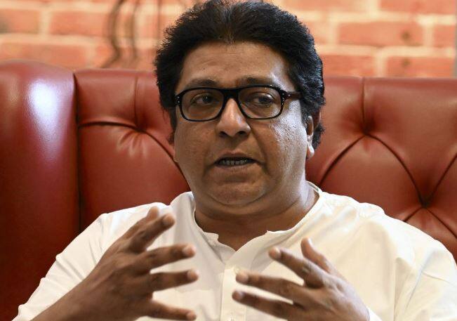 भाषा ही तुमची ओळख आहे. मराठी भाषा बोलणारा व्यक्ती आहे ही तुमची ओळख असल्याचे राज ठाकरे म्हणाले.