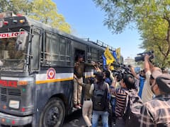 मनीष सिसोयदिया की गिरफ्तारी पर MP में विरोध, BJP कार्यालय को घेरने गए AAP कार्यकर्ता गिरफ्तार