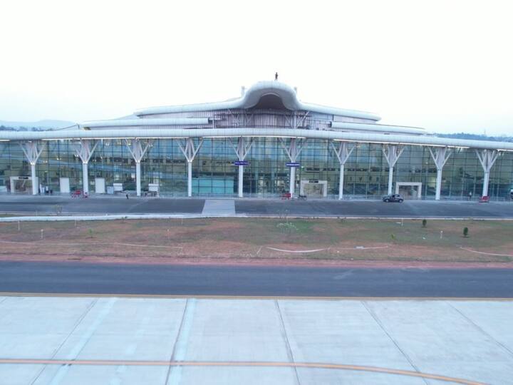 Karnataka Chief Minister Basavaraj Bommai and former CM BS Yeddiyurappa welcomed PM Modi for inaugurating and laying foundation stones for several development projects. The airport would improve connectivity in the malnadu region. Image Source: PIB