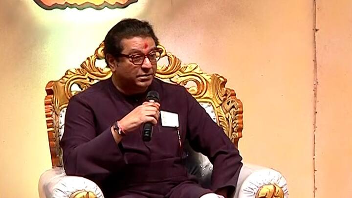 मी झेपेल तेवढेच वाचतो. मला एखादी गोष्ट आवडली तर मी परत परत वाचतो.