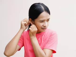 भारी झुमका पहनने से घायल हो गए हैं कान, इन 5 घरेलू नुस्खे से मिलेगा आराम