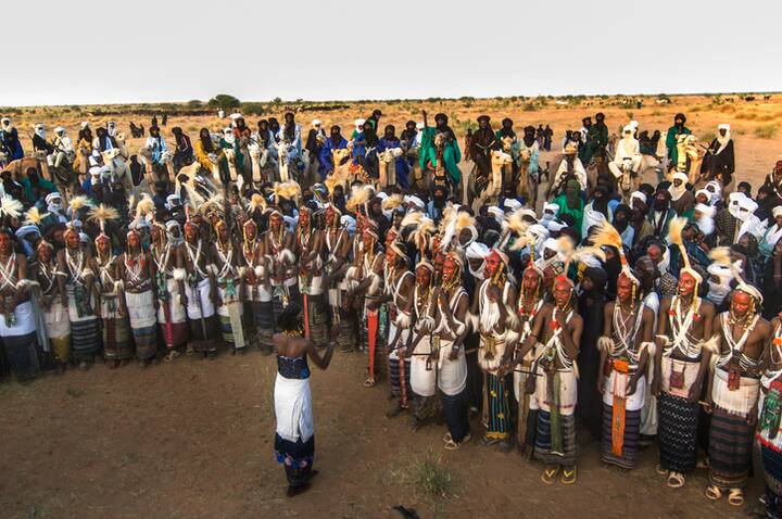 दुनिया के सबसे गरीब देशों में चौथे नंबर पर है नाइजर (Niger). इस देश को भी साल 1960 में ही फ्रांस से आजादी मिली थी. आज इस देश की ऐसी स्थिति है कि यहां की लगभग 80 फीसदी आबादी ग्रामीण इलाकों में बिना बिजली और हॉस्पिटल और मूलभूत सुविधाओं के रहती है.