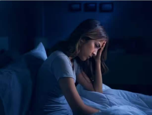 insomnia-health-issues-improving-sleep-can-lower-risk-of-heart-attack Insomnia: ਜਿਹੜੇ ਲੋਕ ਇੰਨੇ ਘੰਟਿਆਂ ਤੋਂ ਘੱਟ ਸੌਂਦੇ, ਉਨ੍ਹਾਂ ਨੂੰ ਹਾਰਟ ਅਟੈਕ ਦਾ ਖਤਰਾ, ਸਟਡੀ ‘ਚ ਹੋਇਆ ਖੁਲਾਸਾ