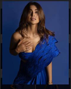 Shriya Saran Photos: श्रिया सरन के ये आउटफिट हैं फंक्शन में अटेंड करने के लिए परफेक्ट